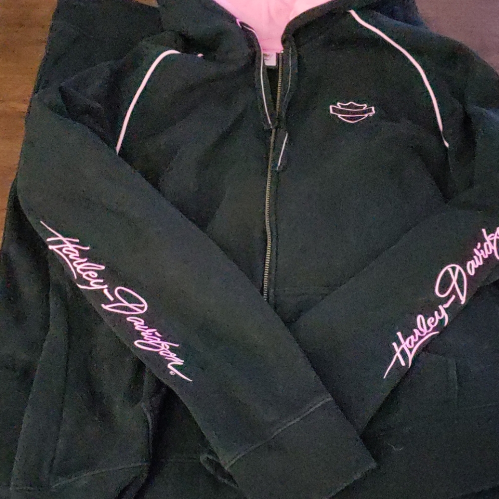 Harley Davidson sweatsuit and top is large